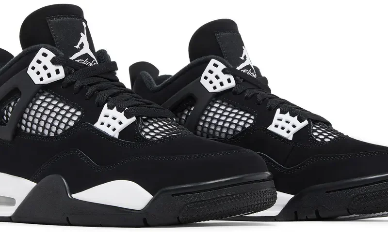 Alternative view of Air Jordan 4 Retro 'White Thunder'