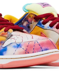 Alternative view of Nike Futura Laboratories x Dunk Low SB Sunblush
